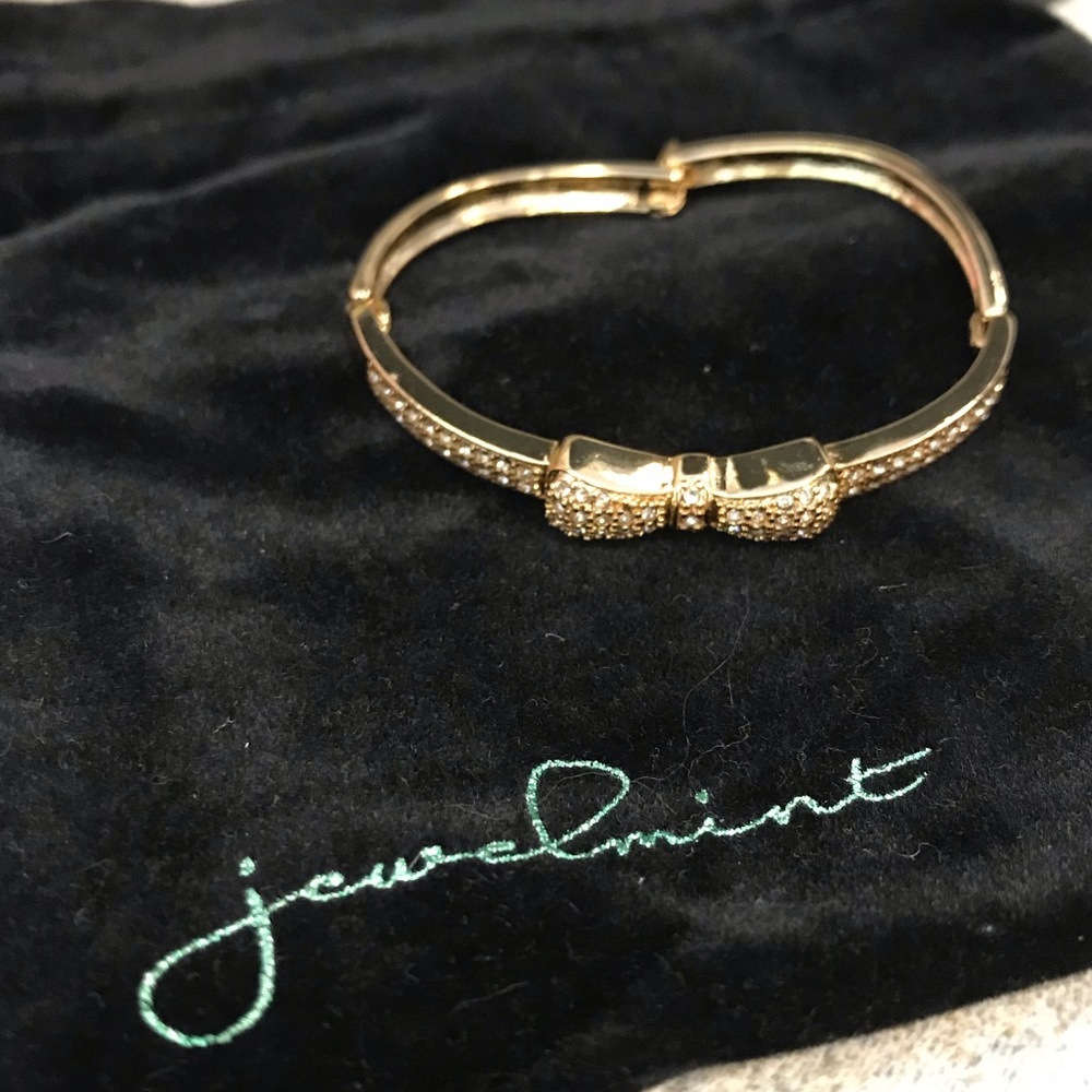 Jewelmint bow gold bracelet